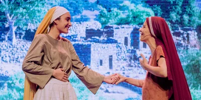 Companhia leva \"As Profecias da Salvação\" para teatro de shopping, em SP
