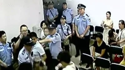 Autoridades chinesas invadem culto online e interrompem pregação de pastores