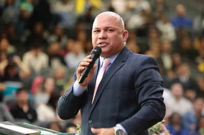 Pastor André Sena, o profeta do Norte, pregou na vigília da AD Brás