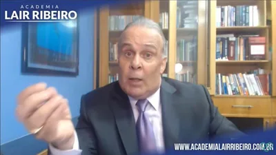 Dr. Lair Ribeiro explica como copo de água que recebe oração faz milagres
