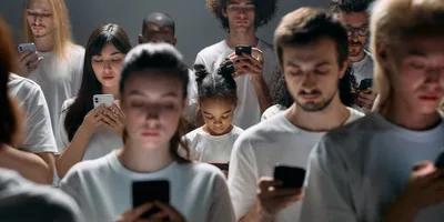 Pastor alerta sobre excesso de tempo online da Geração Z: ‘Não falam mais com as pessoas’