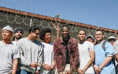 Após ouvirem testemunho de rapper, presos aceitam a Jesus Cristo