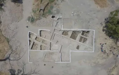 Arqueólogos descobrem mosaico com inscrição sobre Pedro