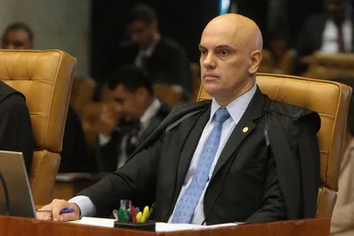 Defesa de Bolsonaro pede afastamento de Alexandre de Moraes de inquéritos