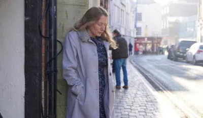 Mulher volta a ser presa por orar em pensamentos em frente a clínica de abortos