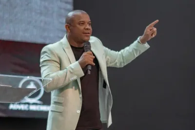 Maurinho Ferreira é desmoralizado após dar bronca em cantor gospel; “Profano, sem moral”