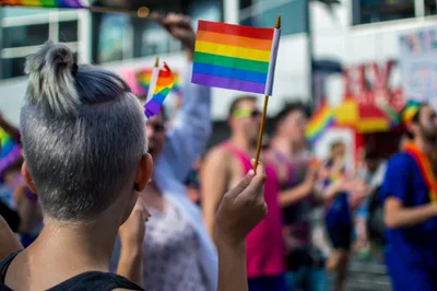 Pais cristãos contam como conseguiram resgatar a filha "trans"