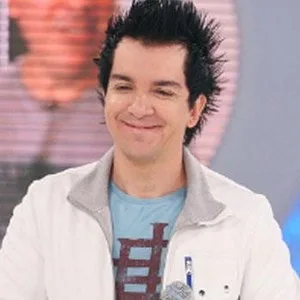 Regis Danese anuncia que está sendo processado por plágio