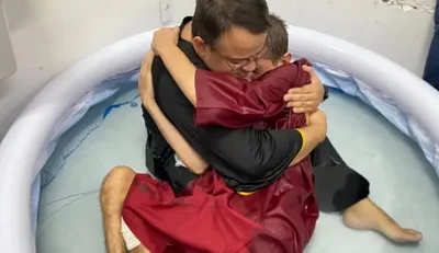 Paciente paraplégico é batizado por pastor em hospital na Bahia