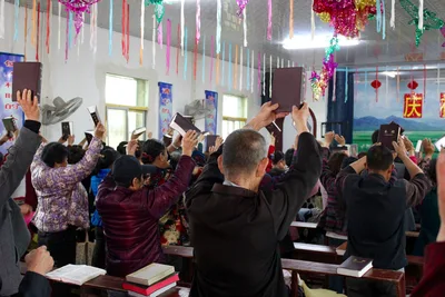 Igreja perseguida que fugiu da China realiza primeiro culto nos EUA