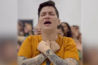 Influencer Karol Eller renuncia prática homossexual após conversão
