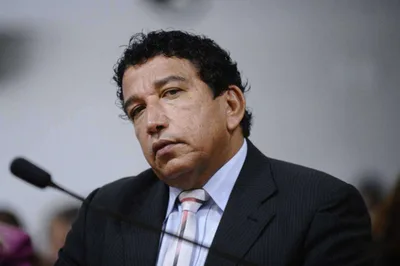 “Ditador não me intimidará,” diz Magno Malta sobre ordem de Moraes