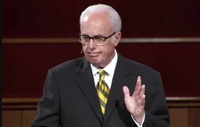 John MacArthur diz que "Zoom não é igreja" e rejeita adoração online