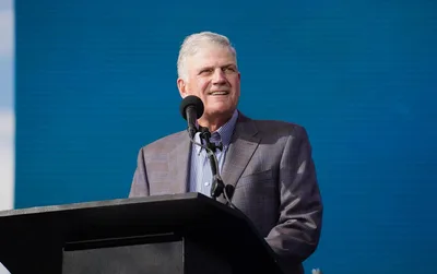 Prefeito de Liverpool quer banir anúncios de Franklin Graham por ser "pregador do ódio"