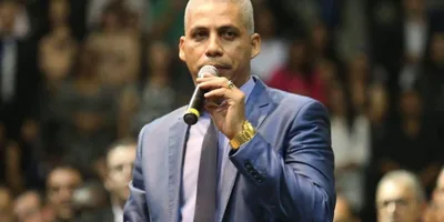 Pastor que foi traficante já ganhou mais de 5 mil vidas para Cristo, na África