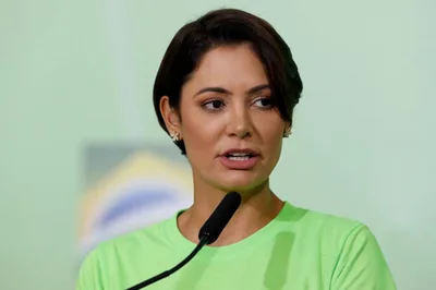 Após ação da PF, Michelle Bolsonaro posta versículo sobre confiar em Deus