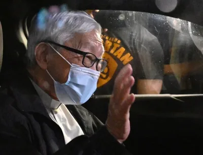 Hong Kong: bispo de 90 anos preso por apoiar protestos contra a China