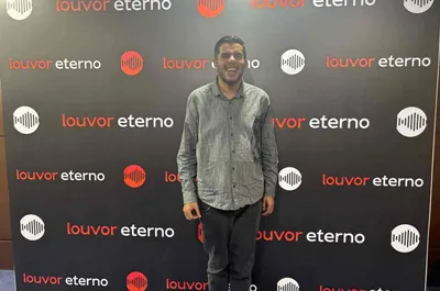 Cantor gospel Joãozinho irá assinar com a gravadora Louvor Eterno?