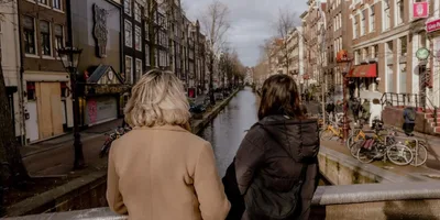 Prostituta aceita Jesus após ser evangelizada no Distrito da Luz Vermelha em Amsterdã