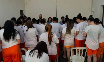 Evangelista americano leva cerca de 40 presas a Jesus