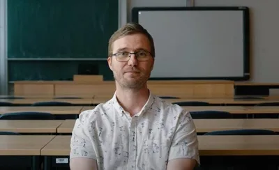 Cientista que considerava Deus um "conto de fadas" aceita Jesus após ler a Bíblia