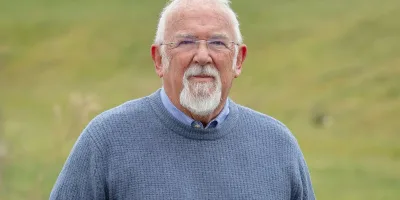Pastor é processado por pregar João 3:16 próximo à clínica de aborto na Irlanda do Norte