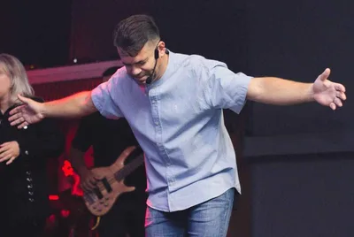 Líder da Igreja Morada pede afastamento por tempo indeterminado