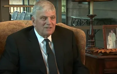 Franklin Graham responde se microchip da vacina são a marca da besta