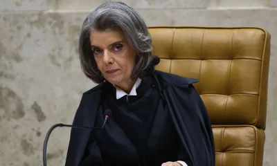 Cármen manda excluir posts que liga esquerda à aborto e drogas