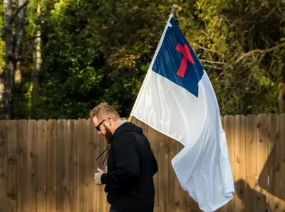 Cidade proíbe hasteamento de bandeira cristã e caso vai a Suprema Corte
