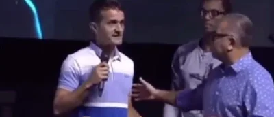 Fiel acusa pastor de envolvimento sexual com sua mulher durante culto