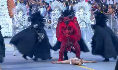 Satanás “vence” Jesus no desfile da Gaviões da Fiel