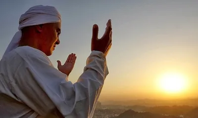 Muçulmano se entrega a Jesus após não conseguir queimar Bíblia: "Me enchi do fogo espiritual"
