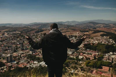 Pastor incentiva orações pelo Brasil: "Deus ouve o clamor do povo"