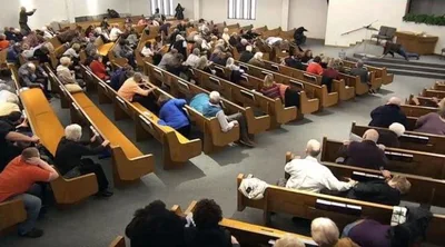 Atirador abre fogo durante culto; Fiéis armados impedem tragédia maior | Notícias Gospel
