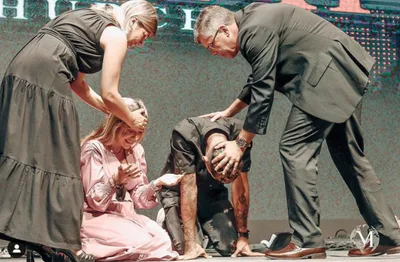 Roberto Firmino e esposa são ordenados evangelistas