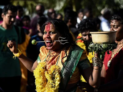 Casal hindu que tentou se matar ouve a voz de Deus ao ver pastor lendo a Bíblia | Notícias Gospel