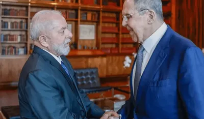 Chanceler de Putin usou aviação da FAB para ir a encontro com Lula