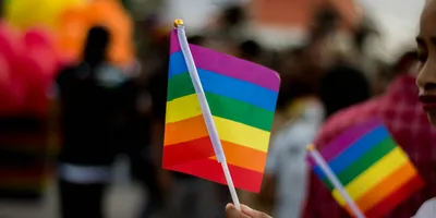 Número de adolescentes que se identificam como gays ou bissexuais cai nos EUA