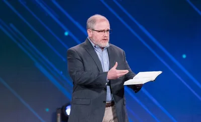 Quando Deus parece distante: pastor incentiva comunhão espiritual em tempos de crise