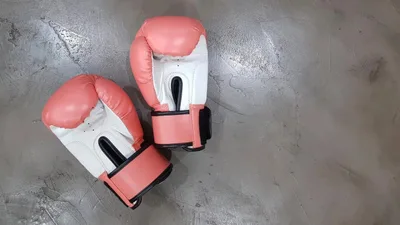 Treinadora olímpica de boxe alerta contra política trans dos EUA