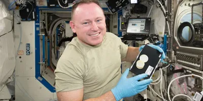 Astronauta da NASA preso 9 meses no espaço afirma: \"Deus estava lá\"
