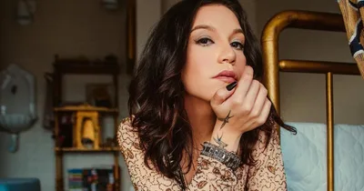 Priscilla Alcantara lança coleção de perfumes com sua essência e “fãsdólatras” comemoram