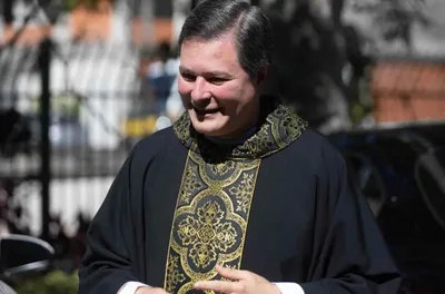 Em missa de 7º dia de Rita Lee, padre diz que “Jesus era uma ovelha negra”