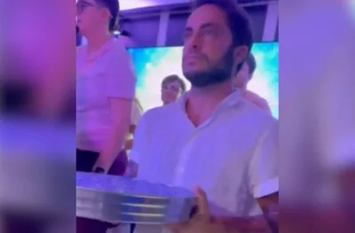 Thammy Miranda serve santa ceia durante culto em igreja evangélica