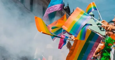 Movimento na Polônia aponta misoginia e pede proteção da feminilidade contra ideologia trans