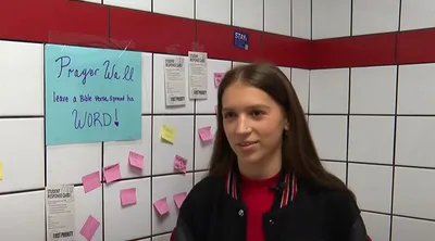 Alunos criam muro de oração com post-it em escola dos EUA