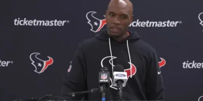 Técnico destaca fé dos jogadores após classificação na NFL: \"Jesus é a nossa Luz\"