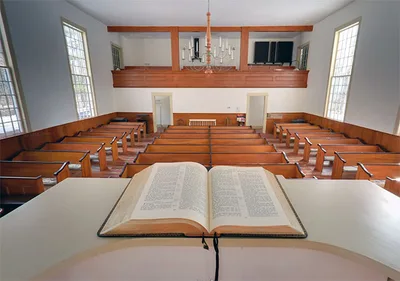 Pastores de igrejas históricas recusam 'voto de cajado', mas promovem bandeiras | Notícias Gospel
