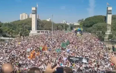 Multidão participa de Marcha para Jesus em São Paulo